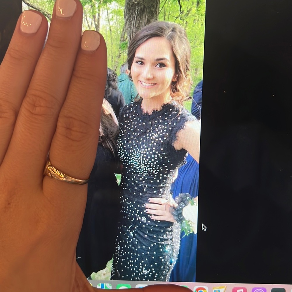 SELLING MY GORG PROM DRESS. Worn 1 time- perfect condition!